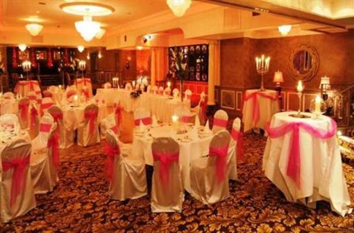 фото отеля Greville Arms Hotel