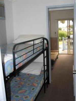 фото отеля Warilla Bowls & Recreation Club Holiday Cabins Barrack Heights