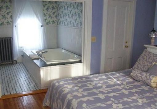 фото отеля James Place Inn