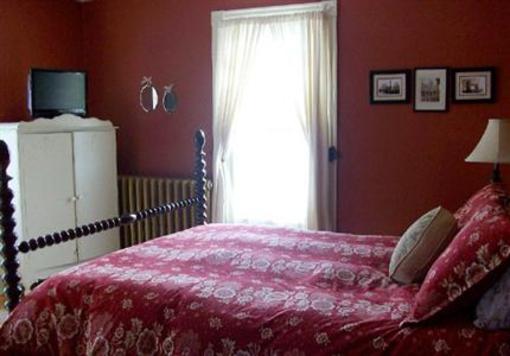 фото отеля James Place Inn