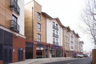 фото отеля Premier Inn Stratford Upon Avon Waterways