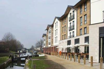 фото отеля Premier Inn Stratford Upon Avon Waterways