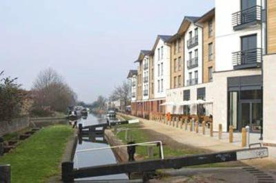 фото отеля Premier Inn Stratford Upon Avon Waterways