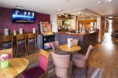 фото отеля Premier Inn Stratford Upon Avon Waterways