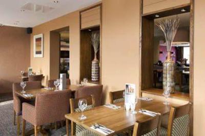 фото отеля Premier Inn Stratford Upon Avon Waterways