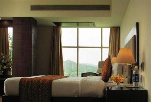 фото отеля Legend Sarovar Portico