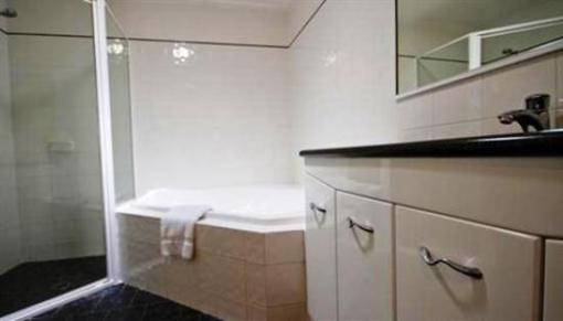 фото отеля Townhouse International