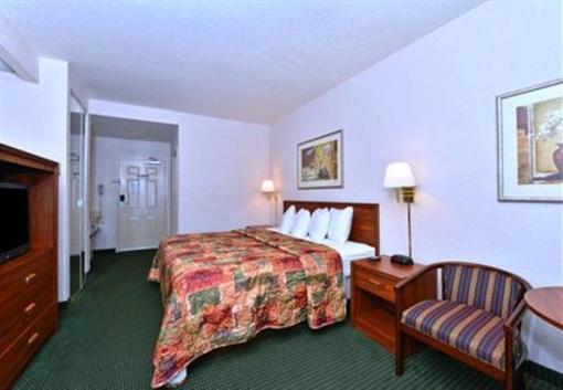 фото отеля Americas Best Value Inn Lantana