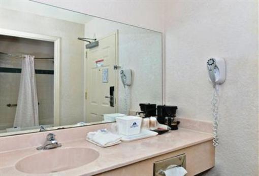 фото отеля Americas Best Value Inn Lantana