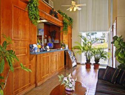 фото отеля Rodeway Inn & Suites Corona