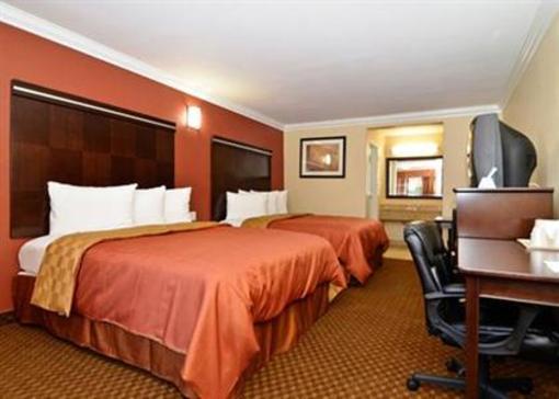 фото отеля Rodeway Inn & Suites Corona