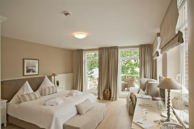 фото отеля StrandHotel Seeblick Ostseebad Heikendorf