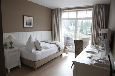 фото отеля StrandHotel Seeblick Ostseebad Heikendorf