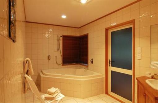 фото отеля Puketotara Lodge
