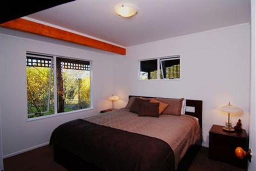 фото отеля Puketotara Lodge