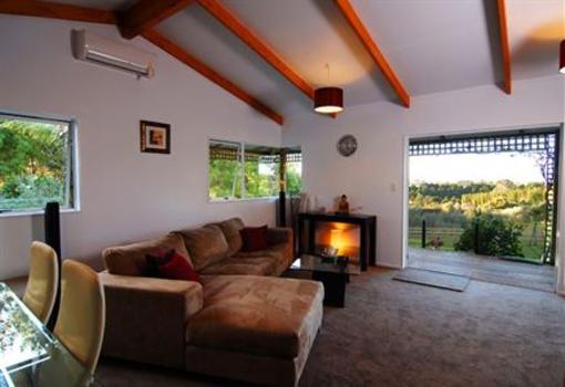 фото отеля Puketotara Lodge