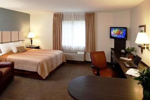 фото отеля Candlewood Suites Detroit - Troy