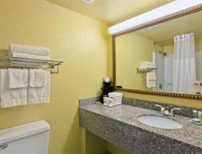 фото отеля Travelodge Lima