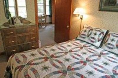 фото отеля Crandell Mountain Lodge Waterton Park