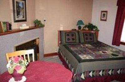 фото отеля Crandell Mountain Lodge Waterton Park