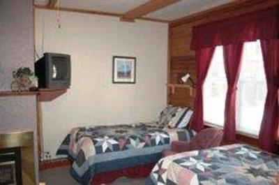 фото отеля Crandell Mountain Lodge Waterton Park