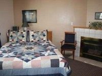Crandell Mountain Lodge Waterton Park