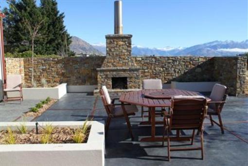 фото отеля Websters on Wanaka Lodge