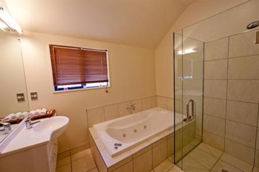 фото отеля Websters on Wanaka Lodge