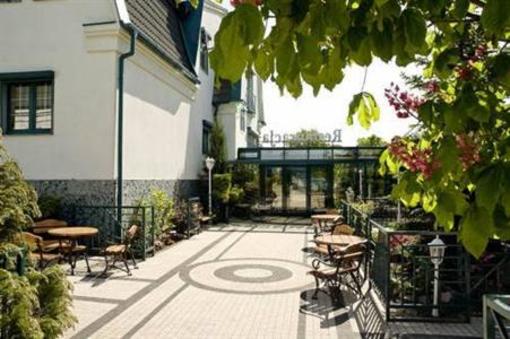 фото отеля Mat's Hotel