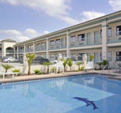 фото отеля Super 8 Motel San Benito