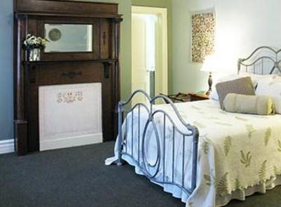 фото отеля Carlisle House Bed & Breakfast