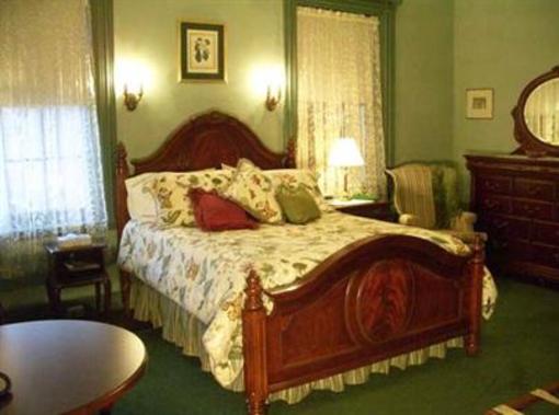 фото отеля Carlisle House Bed & Breakfast