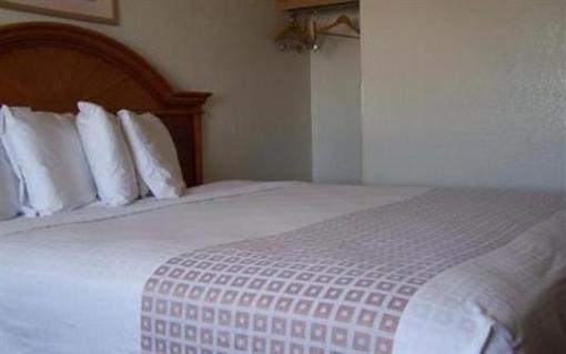 фото отеля Americas Best Value Inn & Suites Cheyenne