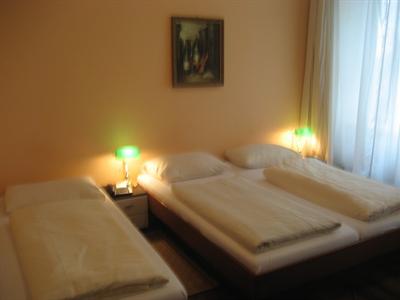фото отеля Pension Schottentor Vienna
