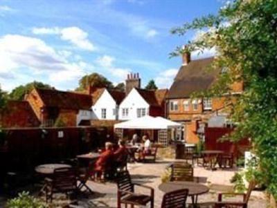 фото отеля Falcon Inn Denham