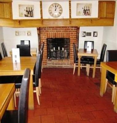 фото отеля Falcon Inn Denham