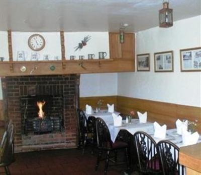 фото отеля Falcon Inn Denham