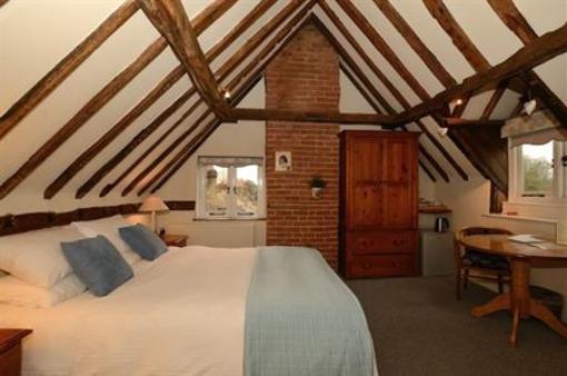 фото отеля Falcon Inn Denham