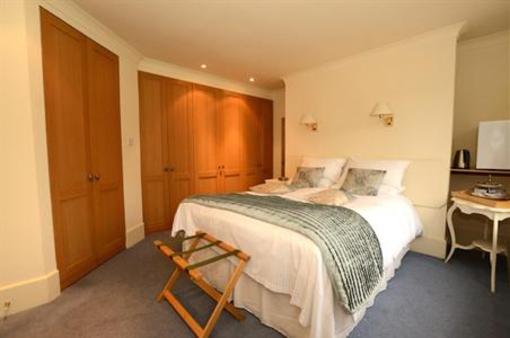 фото отеля Falcon Inn Denham