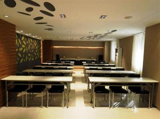 фото отеля Jin Jiang Inn Wuhan Liuduqiao