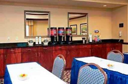 фото отеля Hampton Inn & Suites Indianapolis-Airport