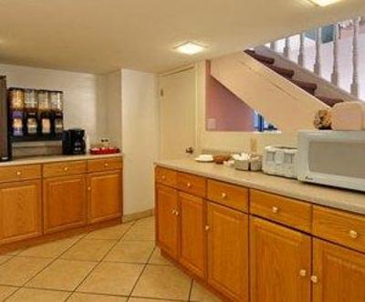 фото отеля Days Inn & Suites Tucson