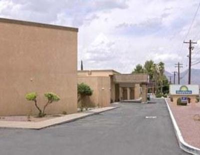 фото отеля Days Inn & Suites Tucson