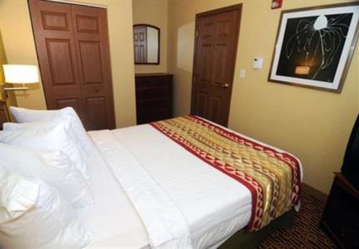 фото отеля Towneplace Suites Miami Lakes