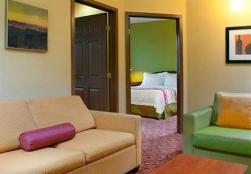 фото отеля Towneplace Suites Miami Lakes
