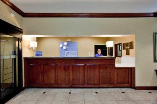 фото отеля Holiday Inn Express South Boston
