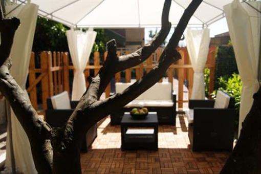фото отеля Vegan Inn Airport