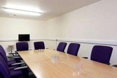 фото отеля Premier Inn Cardiff City Centre