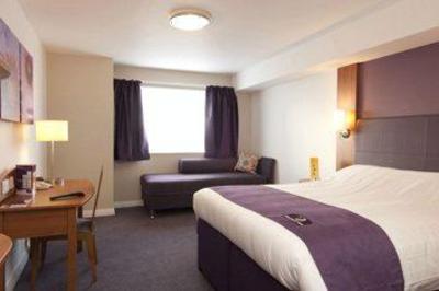 фото отеля Premier Inn Cardiff City Centre