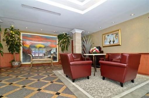 фото отеля Best Western Plus Queens Court Hotel